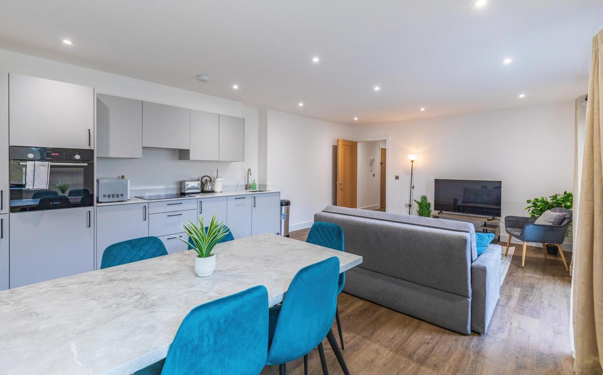 Appartement 2 Bed 2 Bath Near College, Beach, Hospital - Long Offers *