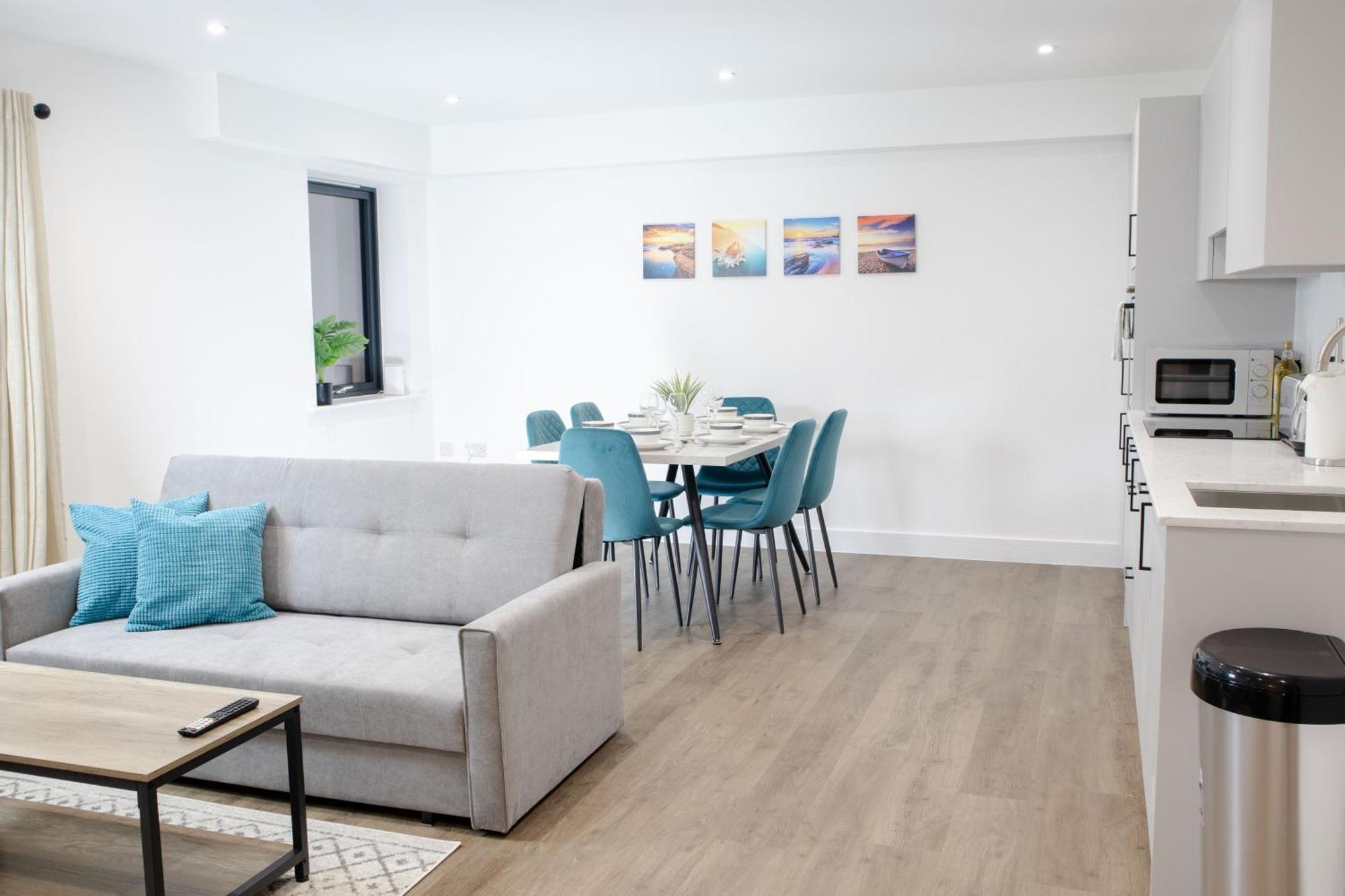 2 Bed 2 Bath Near College, Beach, Hospital - Long Offers * Hove