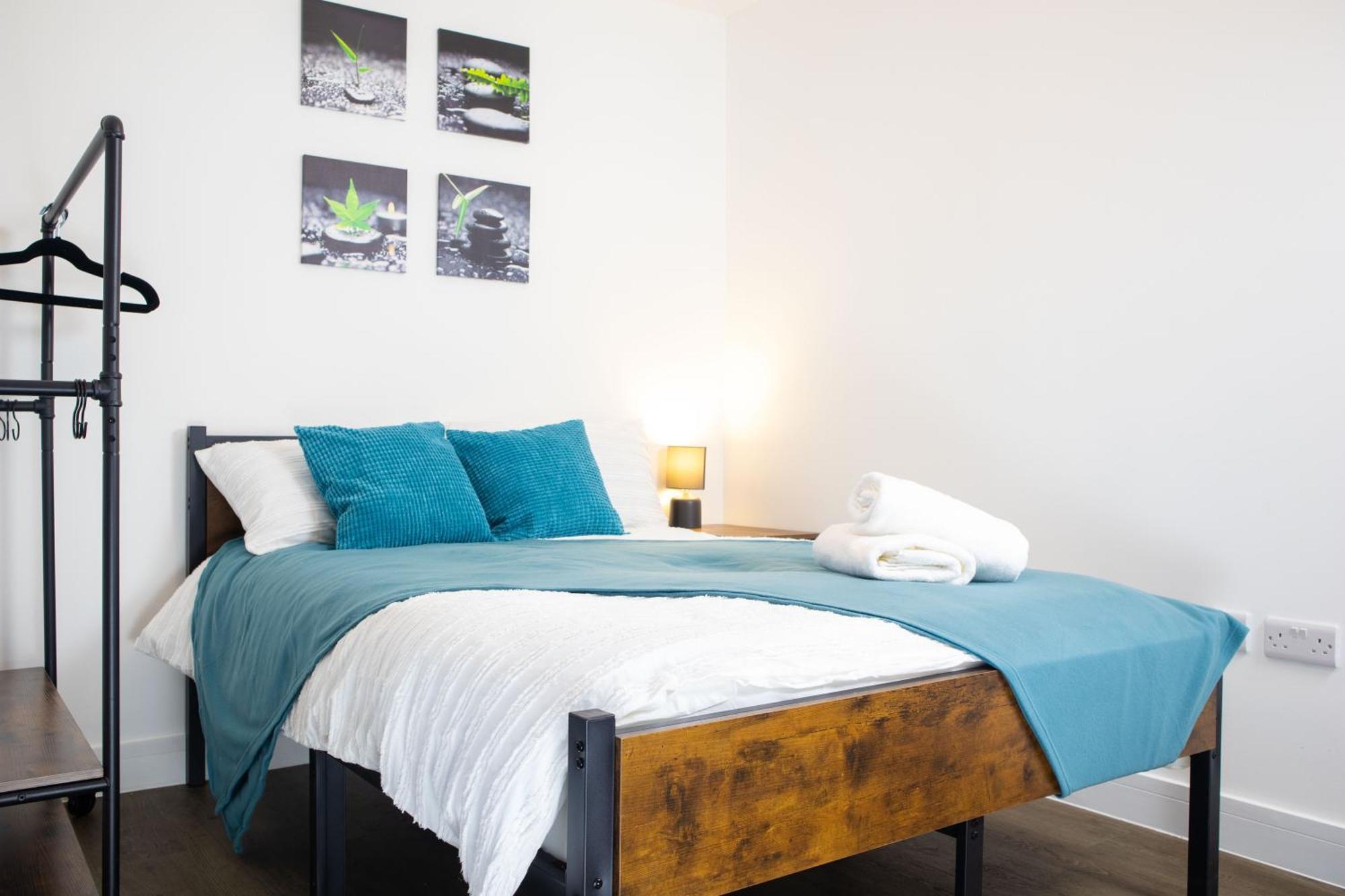 2 Bed 2 Bath Near College, Beach, Hospital - Long Offers Hove
