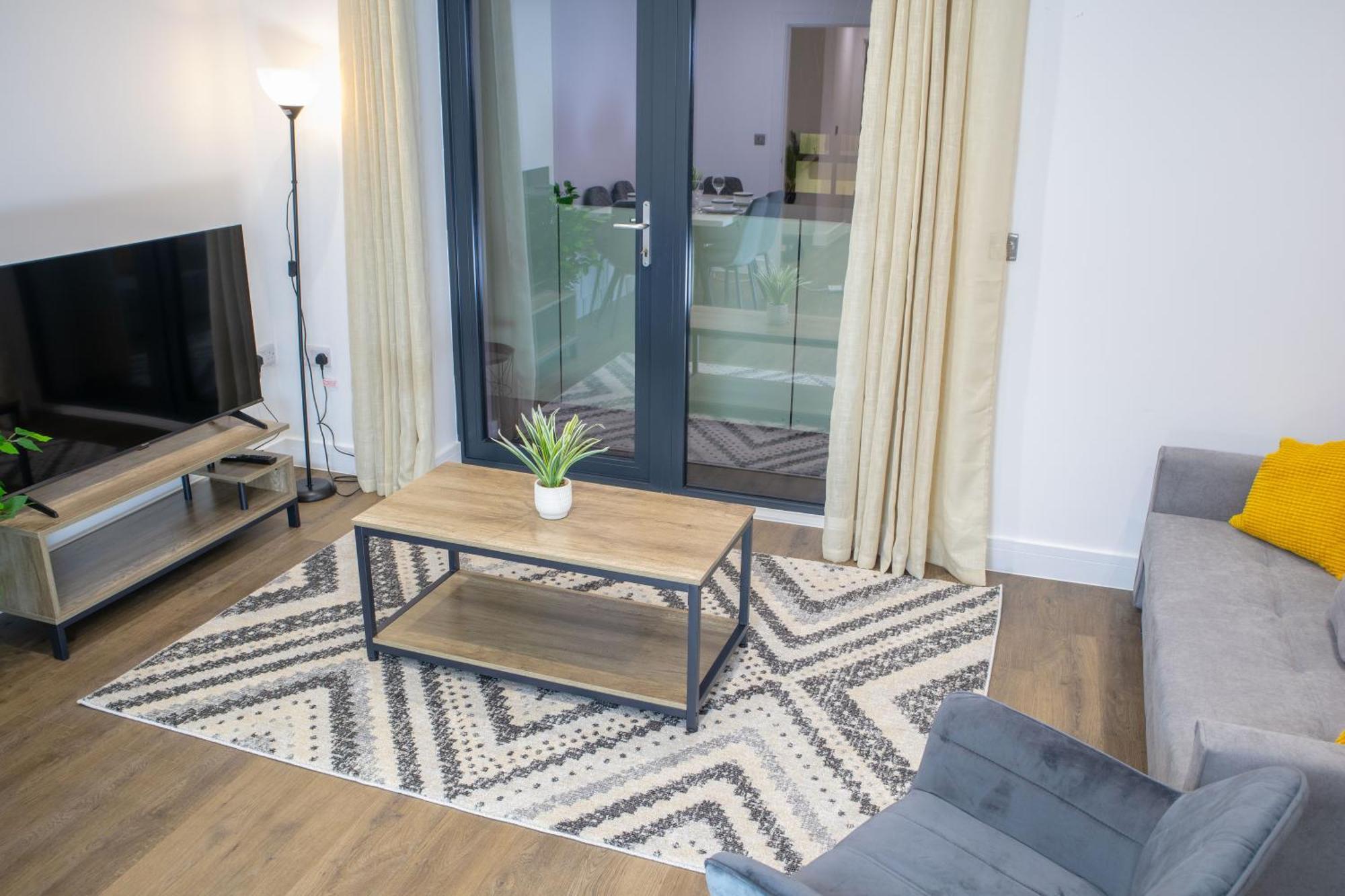 2 Bed 2 Bath Near College, Beach, Hospital - Long Offers *