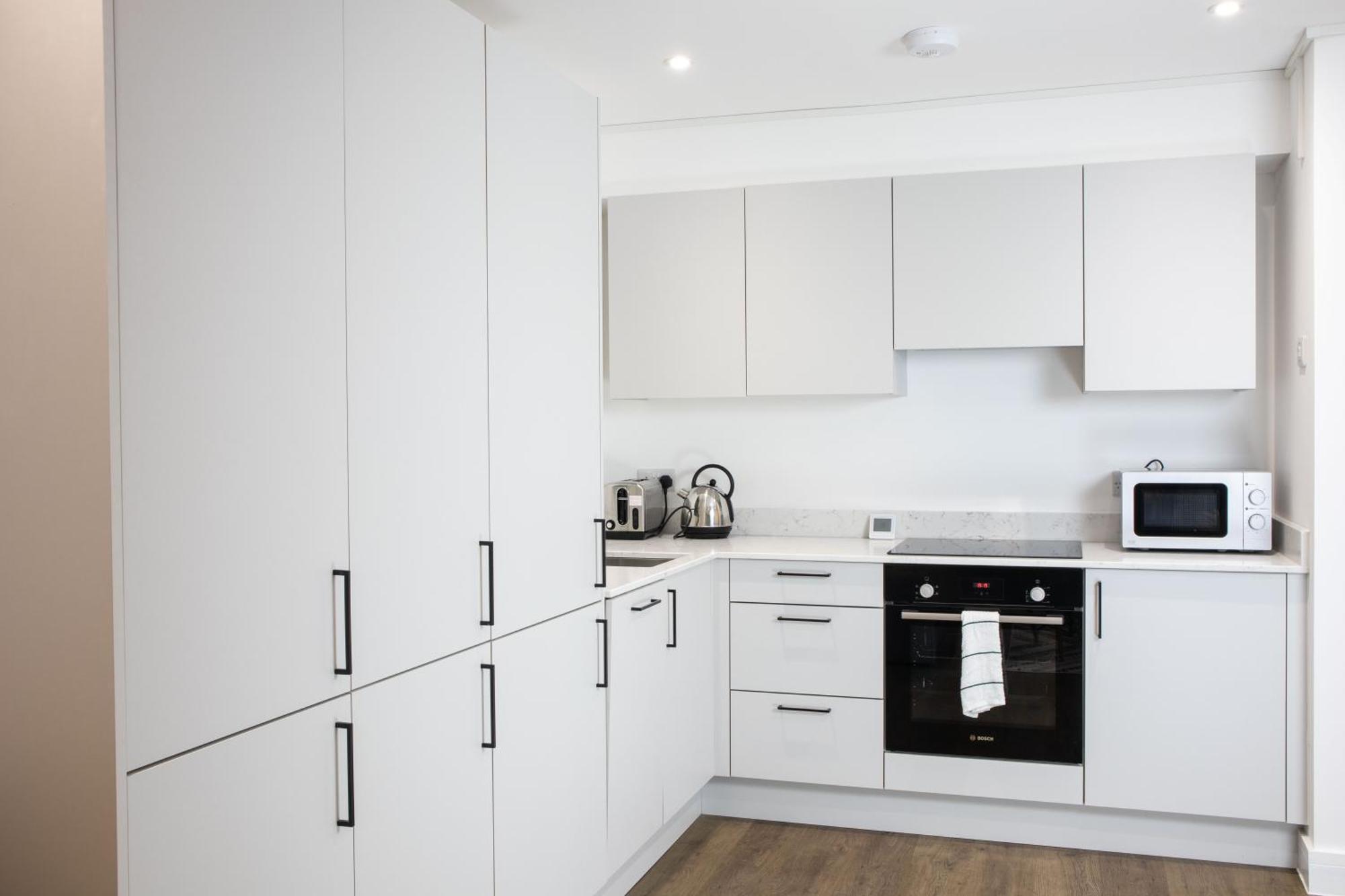Appartement 2 Bed 2 Bath Near College, Beach, Hospital - Long Offers