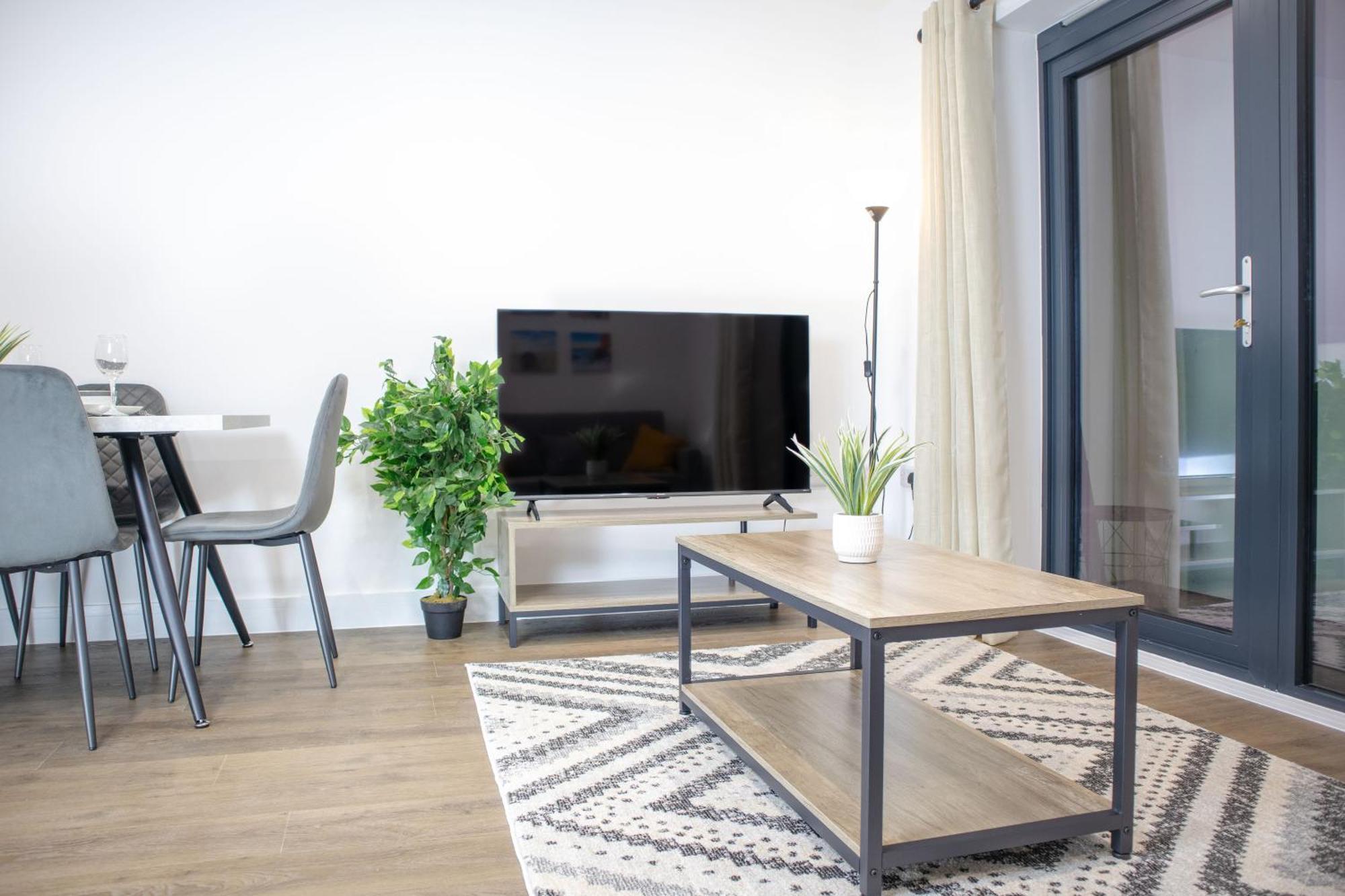 Appartement 2 Bed 2 Bath Near College, Beach, Hospital - Long Offers Hove